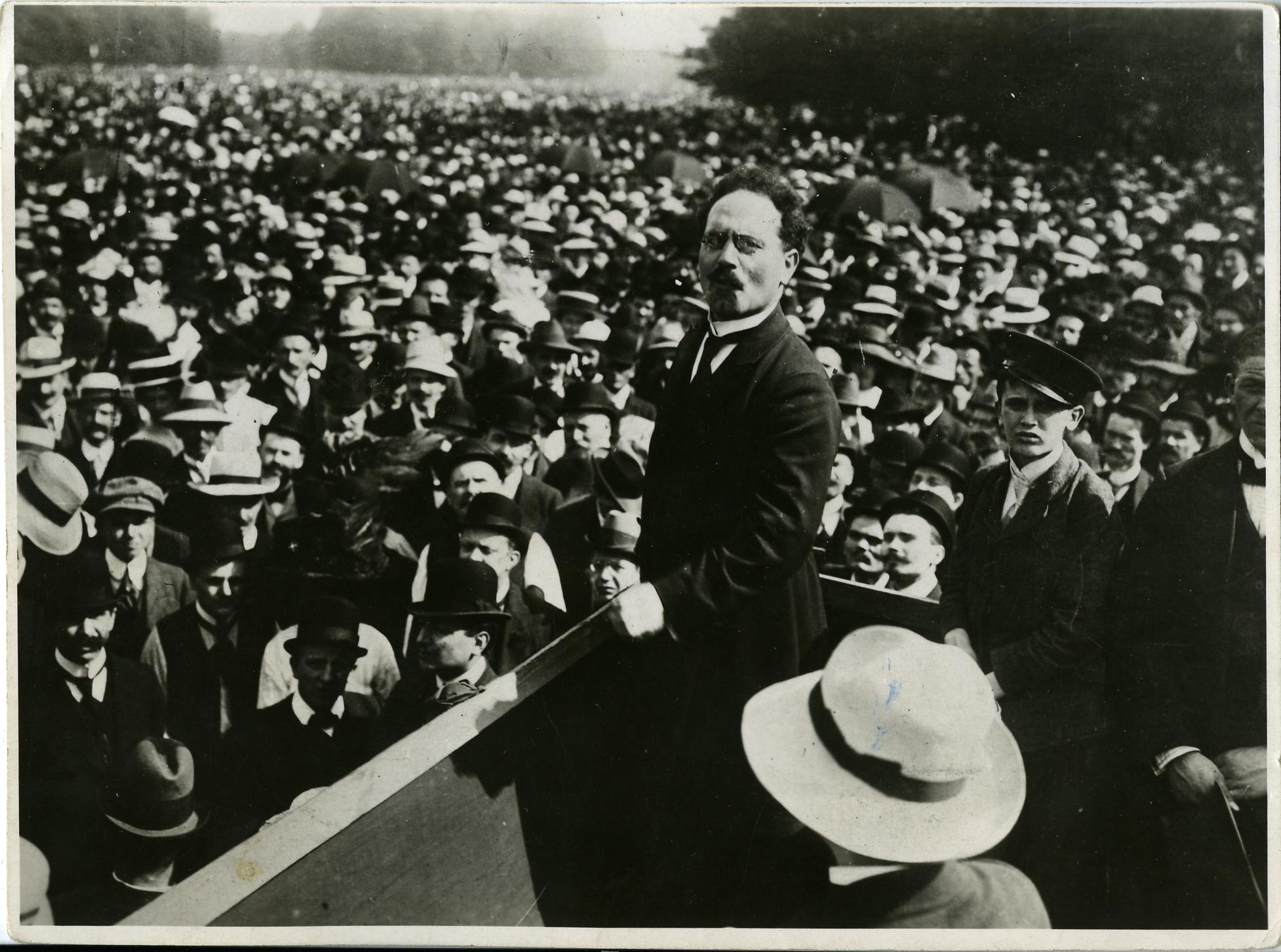 Karl Liebknecht speaks at a rally, 1911. Source: dhm.de/lemo
